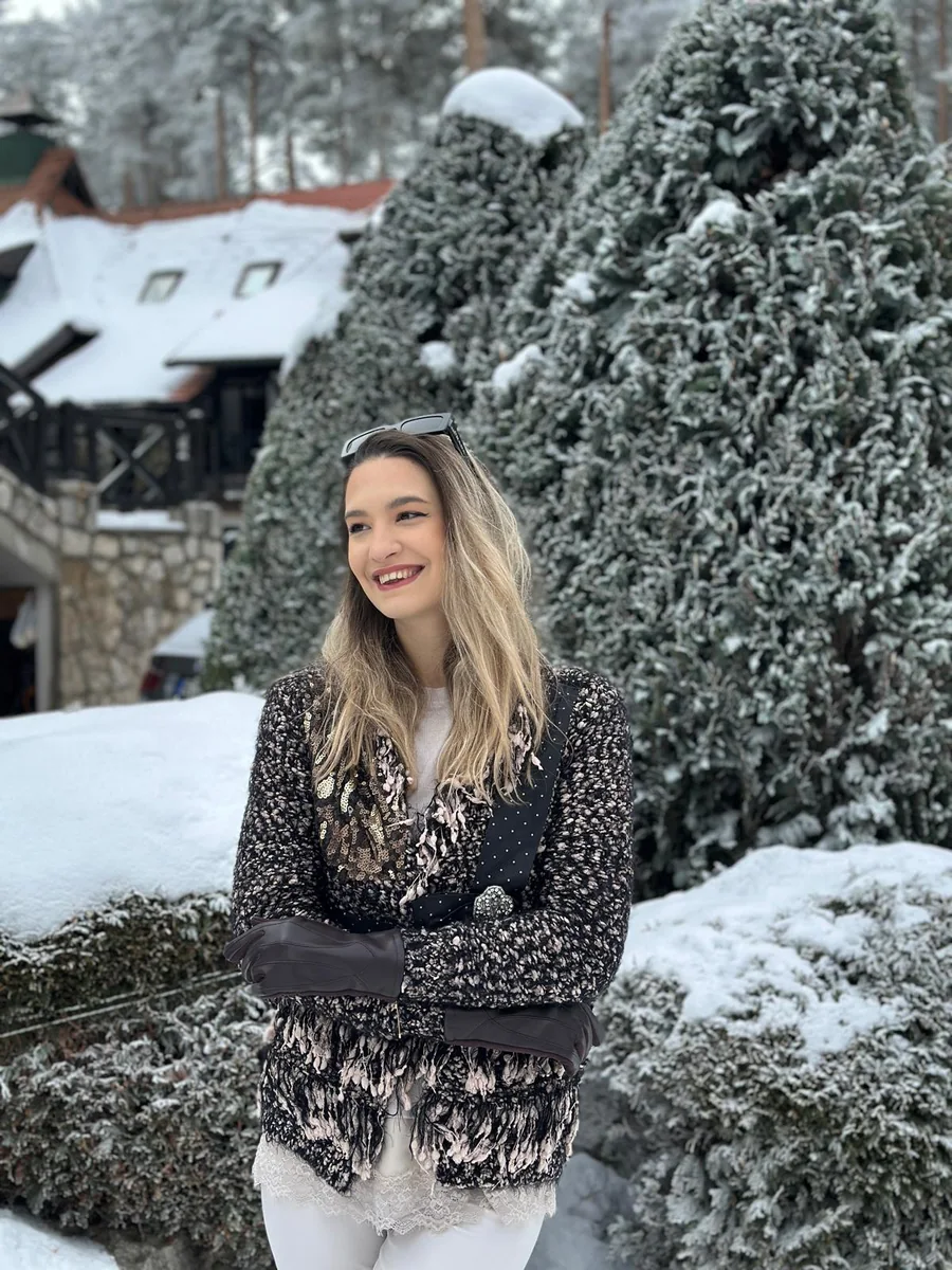 Mina Stanić na zimskoj šetnji